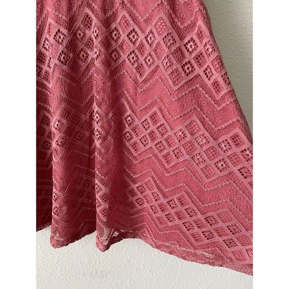 Mi Ami (Francesca) Rose Color Laced Halter Midi Dress NWT size Medium - Picture 2 of 6